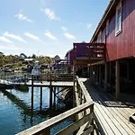 The Tide - Rorbuer Szálloda Sørvågen