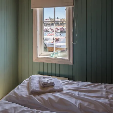 The Tide - Rorbuer Otel 3*